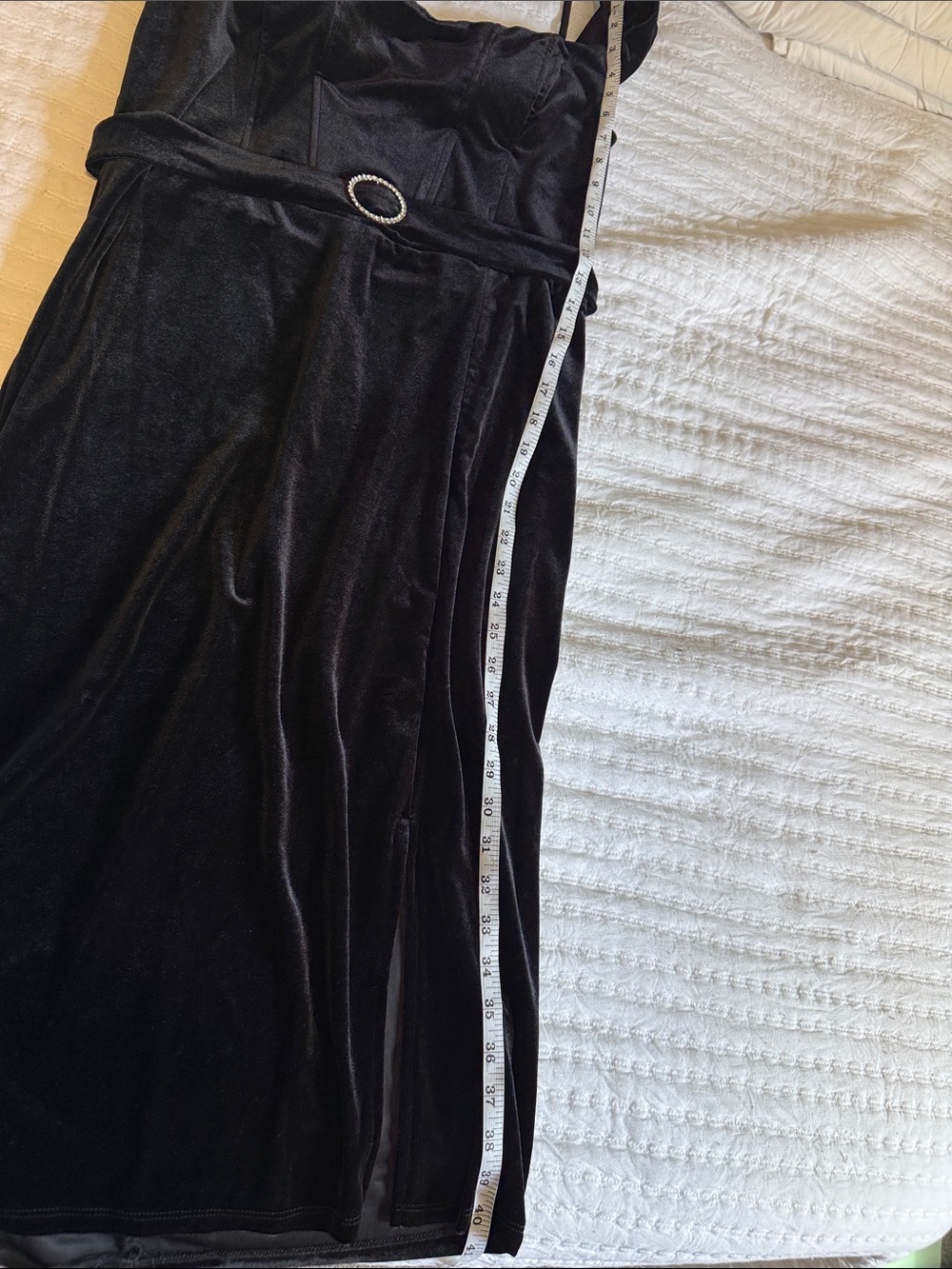 Elegant Black-velvet dress off the shoulder with a matching belt - Picture 9 of 10